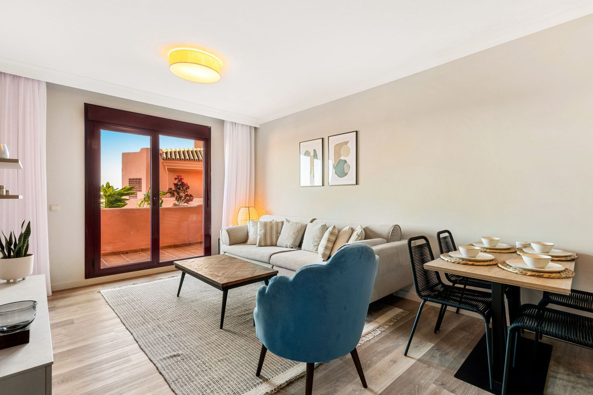 2 Bed Apartment for sale in Benahavís Costa Del Sol, Málaga, Spain