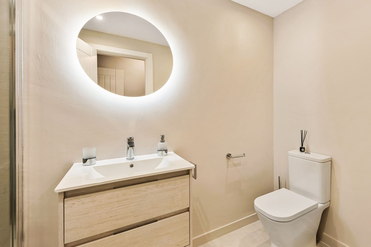 2 Bed Apartment for sale in Benahavís Costa Del Sol, Málaga, Spain