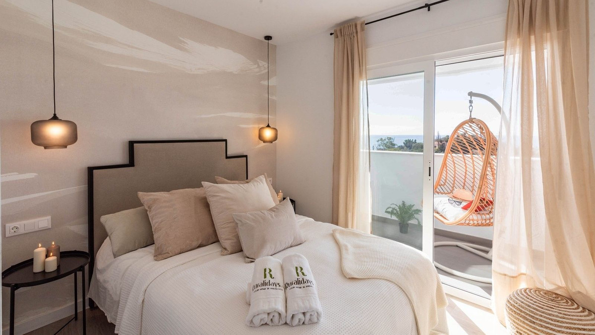 3 Bed Apartment for sale in Rincón De La Victoria Costa Del Sol East, Málaga, Spain