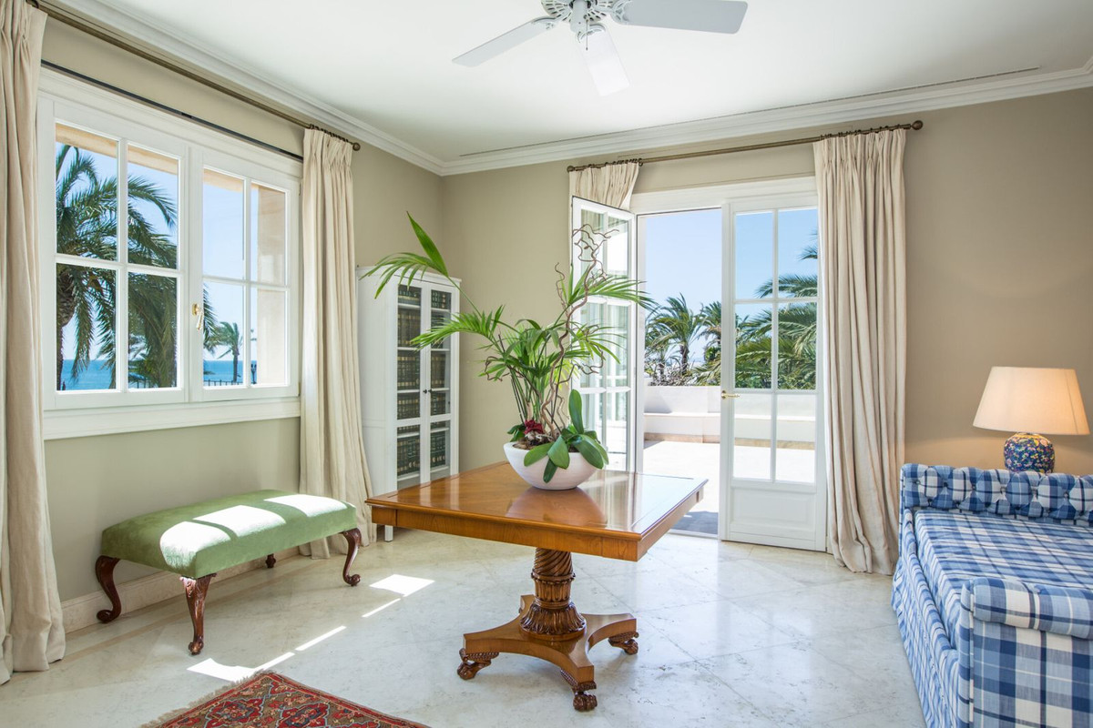 Se vende Villa - Chalet de 7 dormitorios en Costa Del Sol, Málaga, España