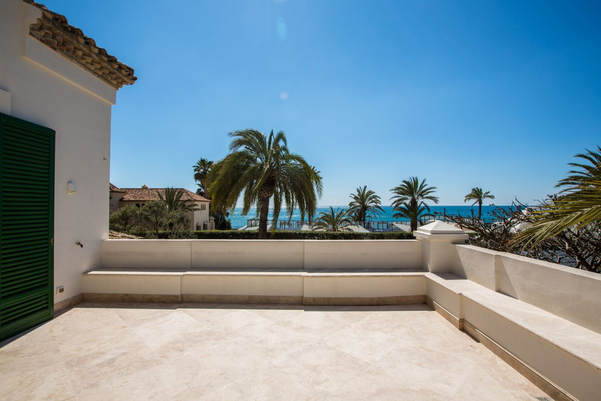 Se vende Villa - Chalet de 7 dormitorios en Costa Del Sol, Málaga, España