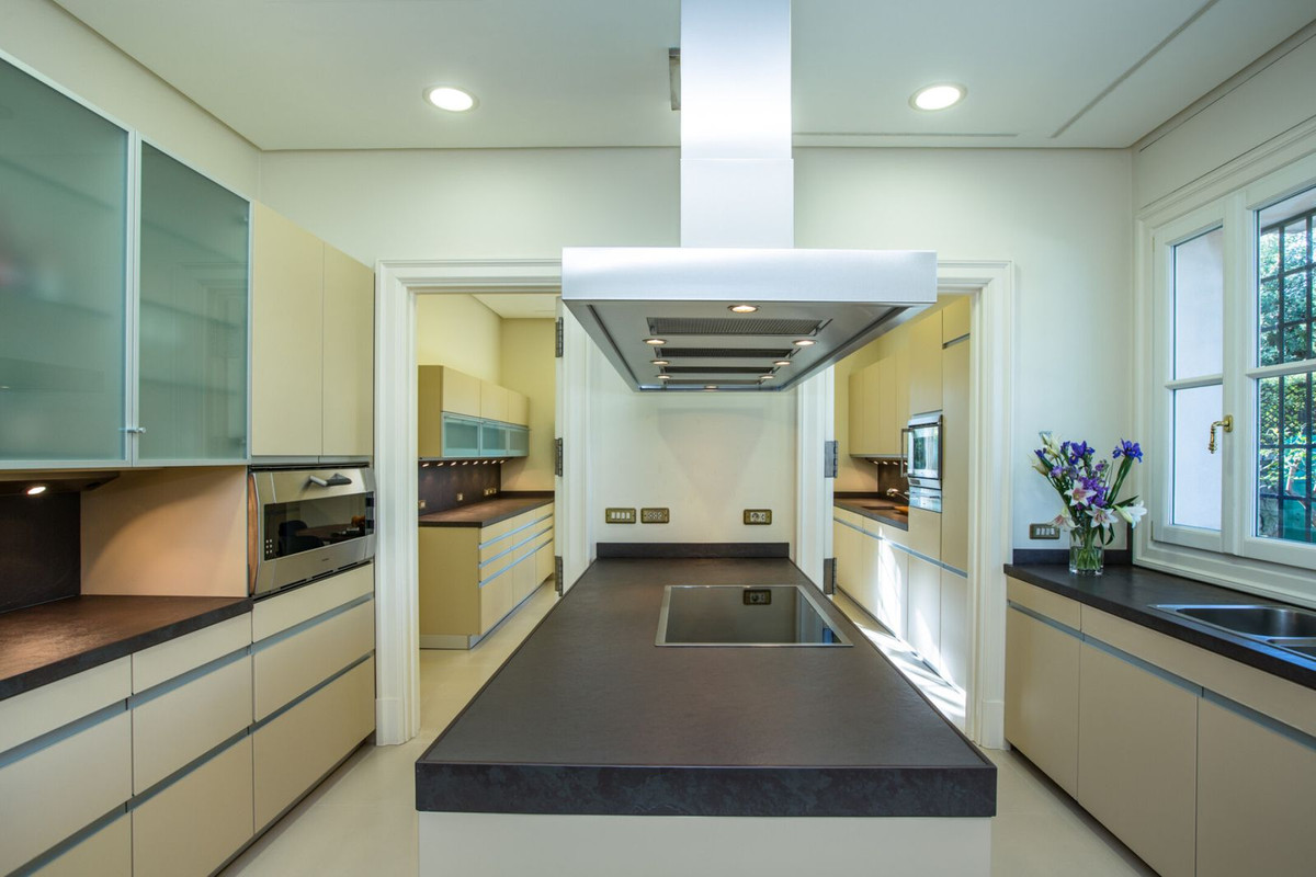 Se vende Villa - Chalet de 7 dormitorios en Costa Del Sol, Málaga, España