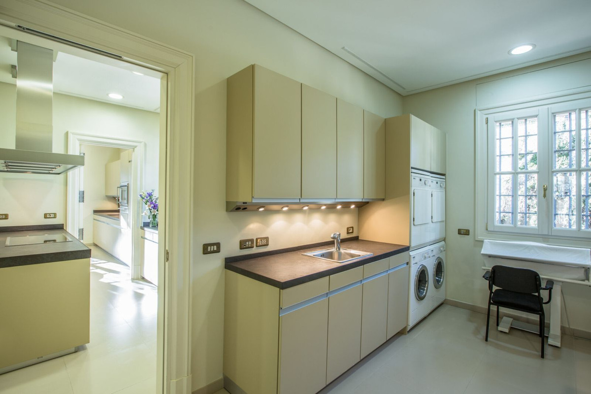 Se vende Villa - Chalet de 7 dormitorios en Costa Del Sol, Málaga, España
