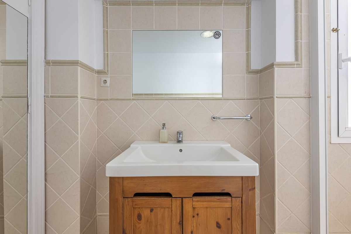 6 Bed Apartment for sale in San Pedro De Alcántara Costa Del Sol, Málaga, Spain