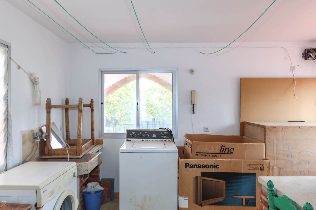 26 Bed Commercial unit for sale in Tolox Costa Del Sol, Málaga, Spain