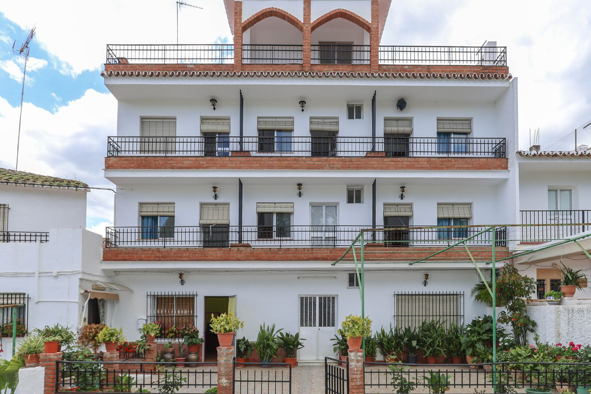 26 Bed Commercial unit for sale in Tolox Costa Del Sol, Málaga, Spain