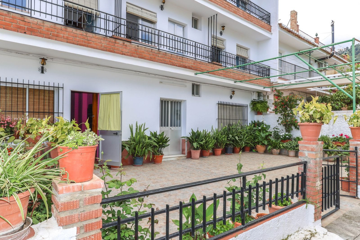 26 Bed Commercial unit for sale in Tolox Costa Del Sol, Málaga, Spain