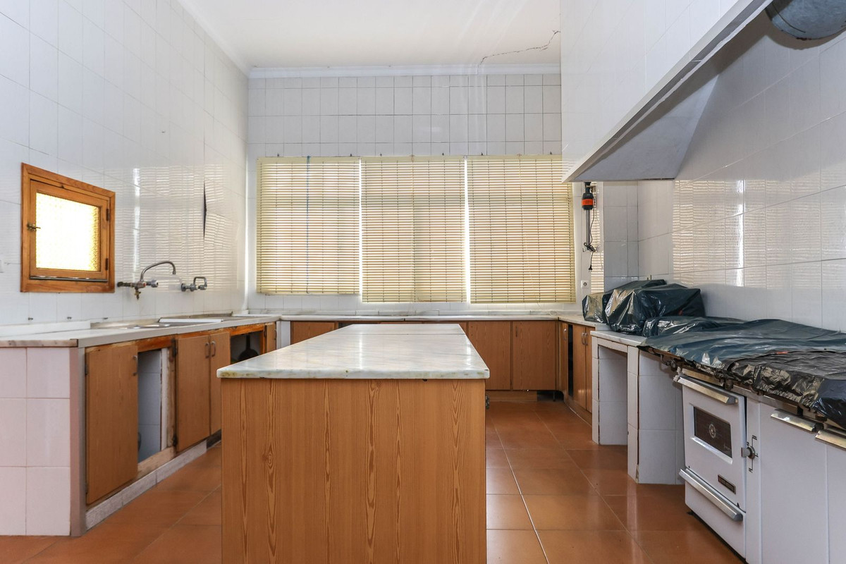 26 Bed Commercial unit for sale in Tolox Costa Del Sol, Málaga, Spain