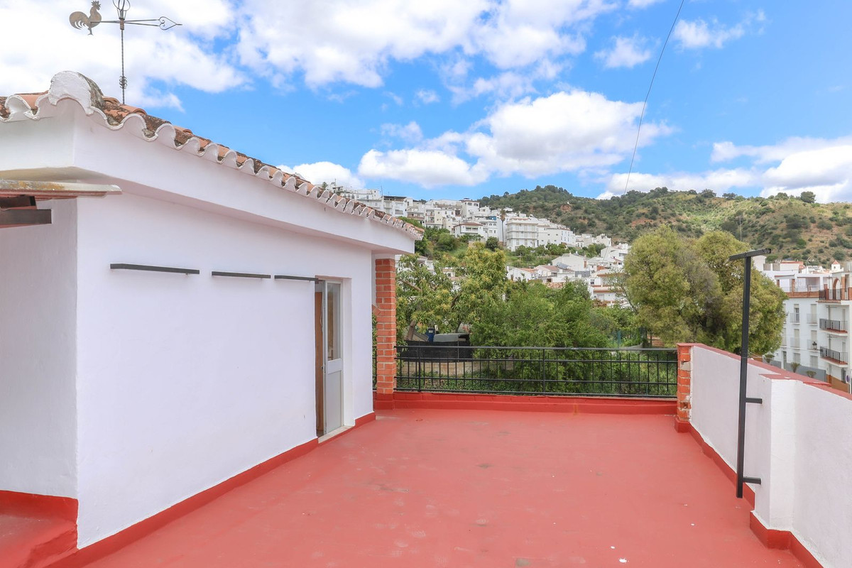 26 Bed Commercial unit for sale in Tolox Costa Del Sol, Málaga, Spain