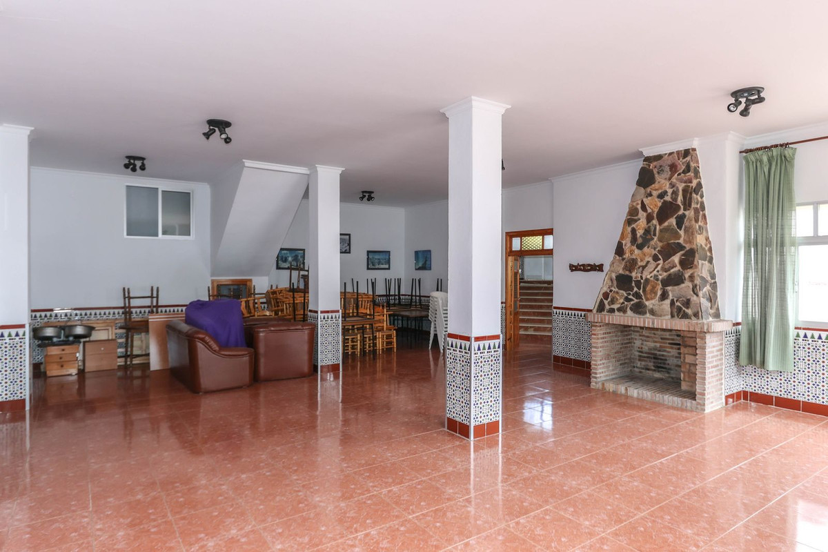 26 Bed Commercial unit for sale in Tolox Costa Del Sol, Málaga, Spain