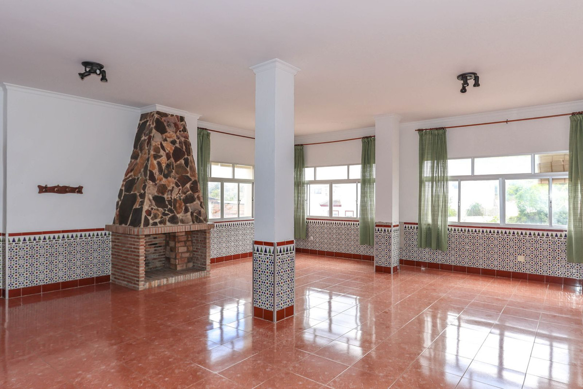 26 Bed Commercial unit for sale in Tolox Costa Del Sol, Málaga, Spain