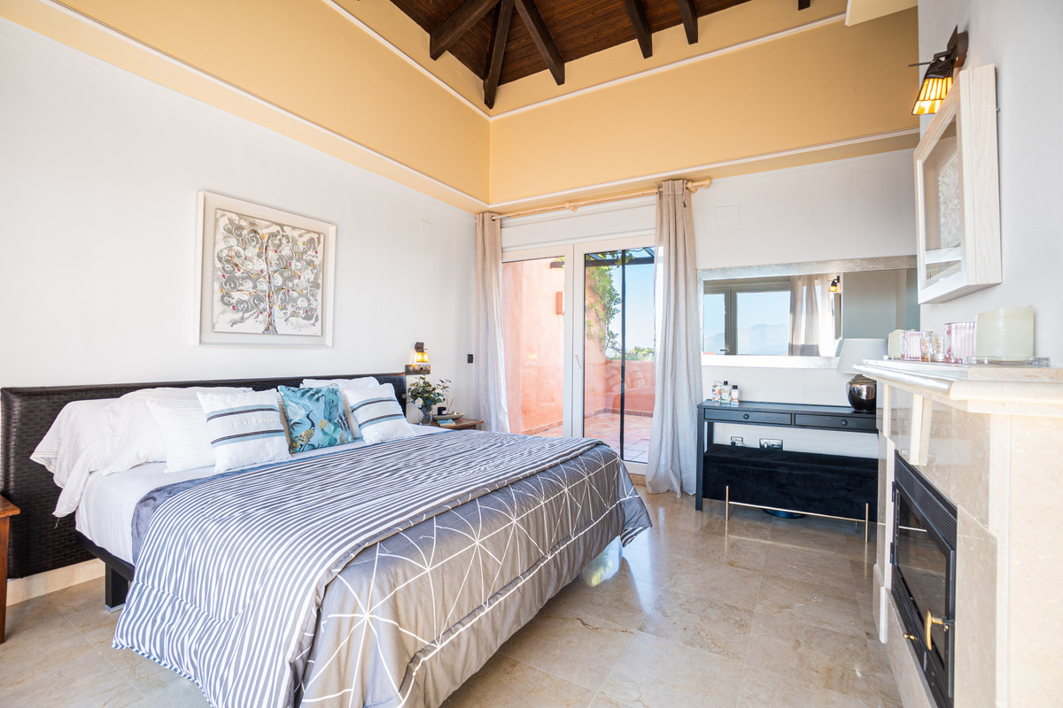 3 Bed Apartment for sale in Marbella Costa Del Sol, Málaga, Spain