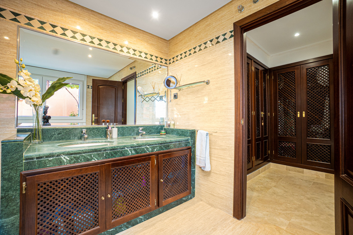 3 Bed Apartment for sale in Marbella Costa Del Sol, Málaga, Spain