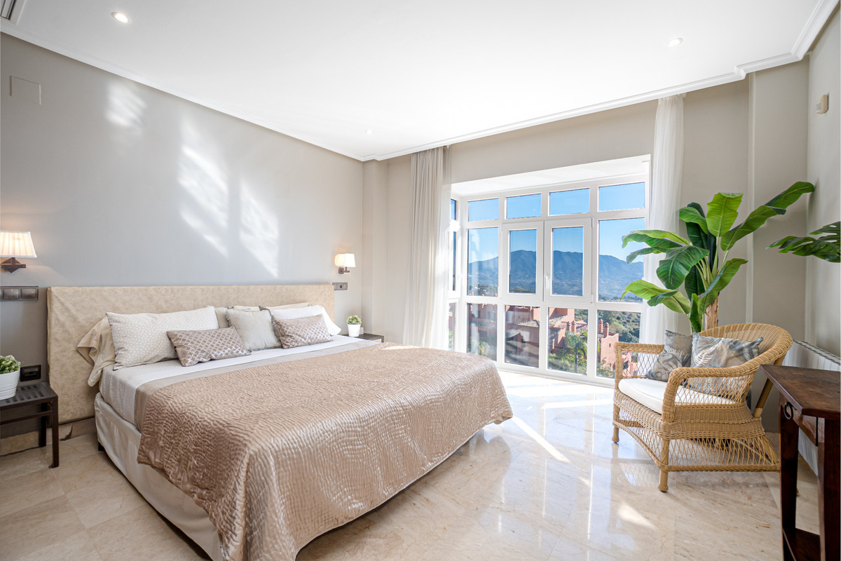 3 Bed Apartment for sale in Marbella Costa Del Sol, Málaga, Spain