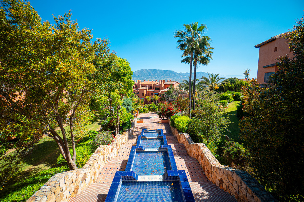 3 Bed Apartment for sale in Marbella Costa Del Sol, Málaga, Spain