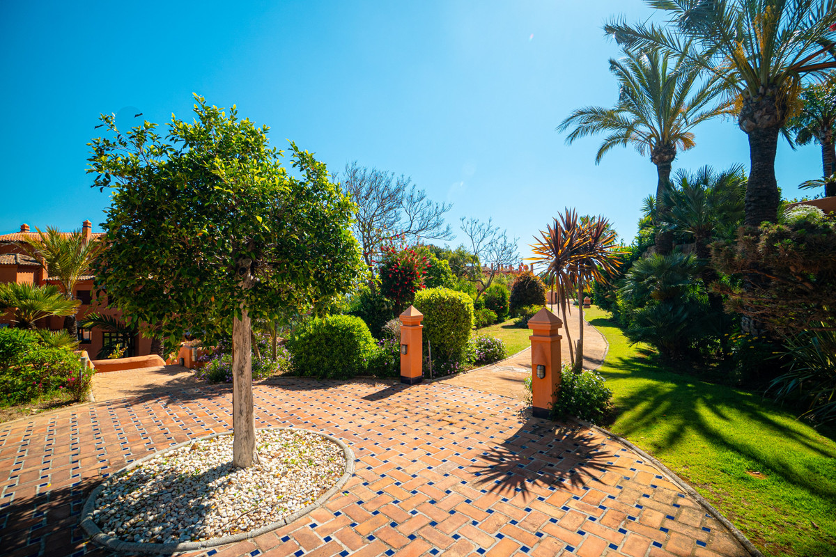 3 Bed Apartment for sale in Marbella Costa Del Sol, Málaga, Spain