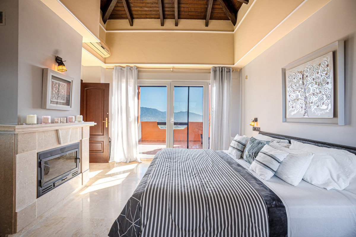 3 Bed Apartment for sale in Marbella Costa Del Sol, Málaga, Spain
