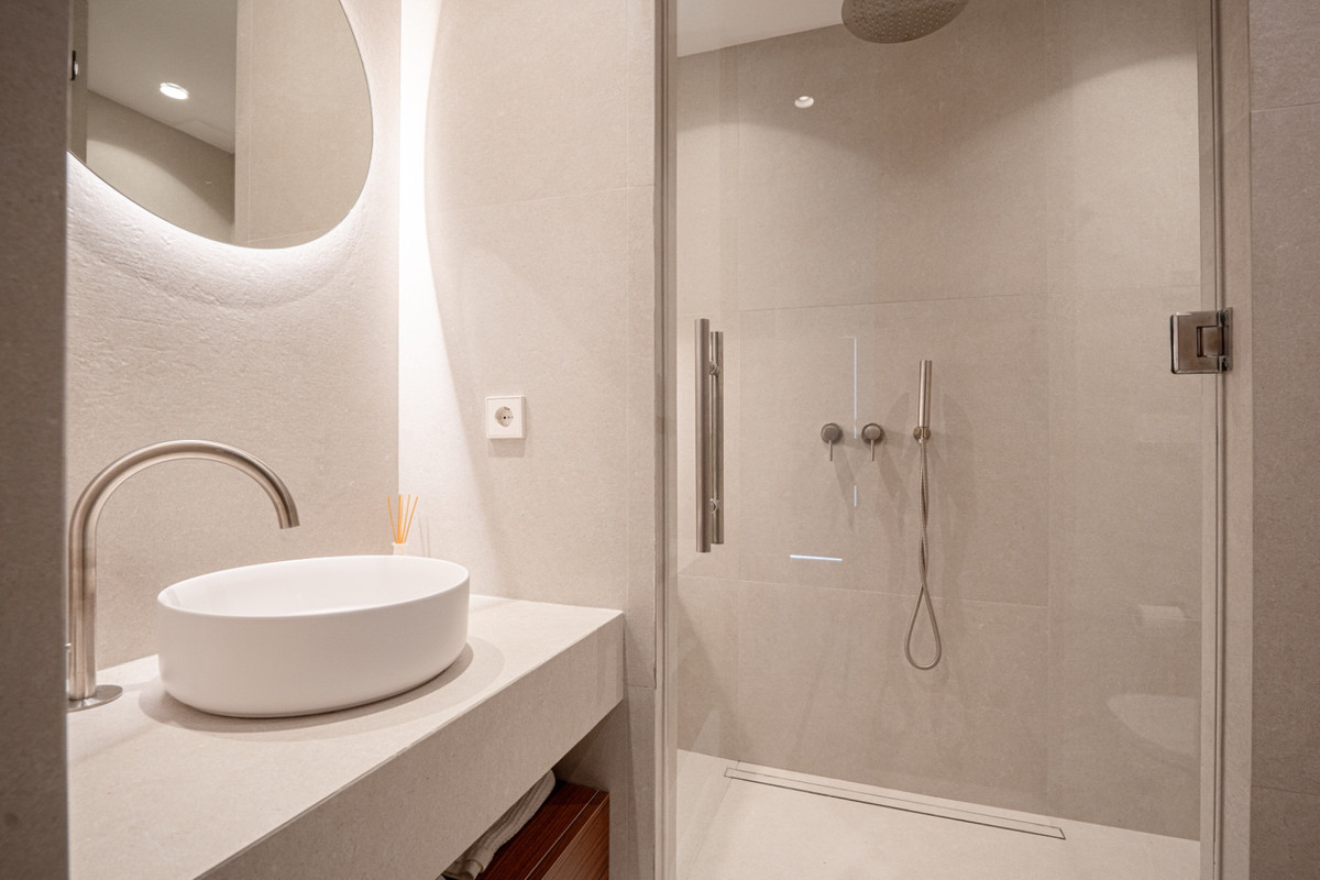 Se vende Apartamento Planta Media de 2 dormitorios en Costa Del Sol, Málaga, España