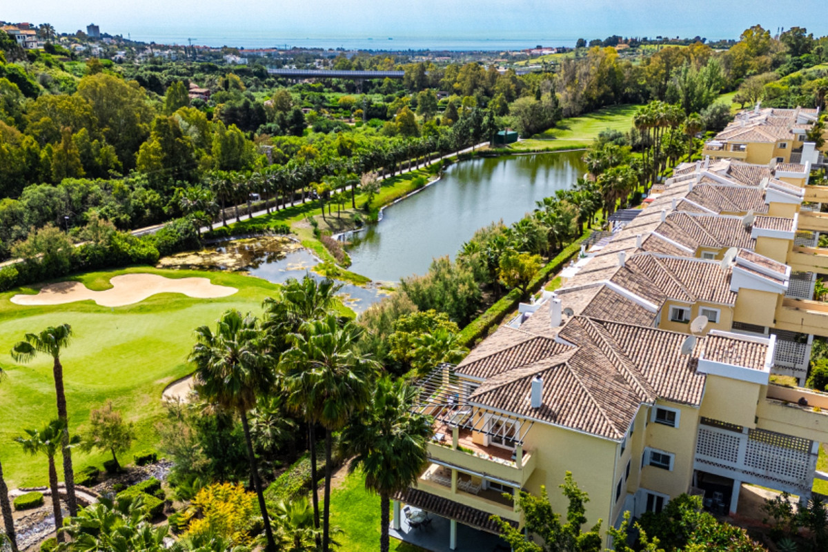 Se vende Apartamento Planta Media de 2 dormitorios en Costa Del Sol, Málaga, España