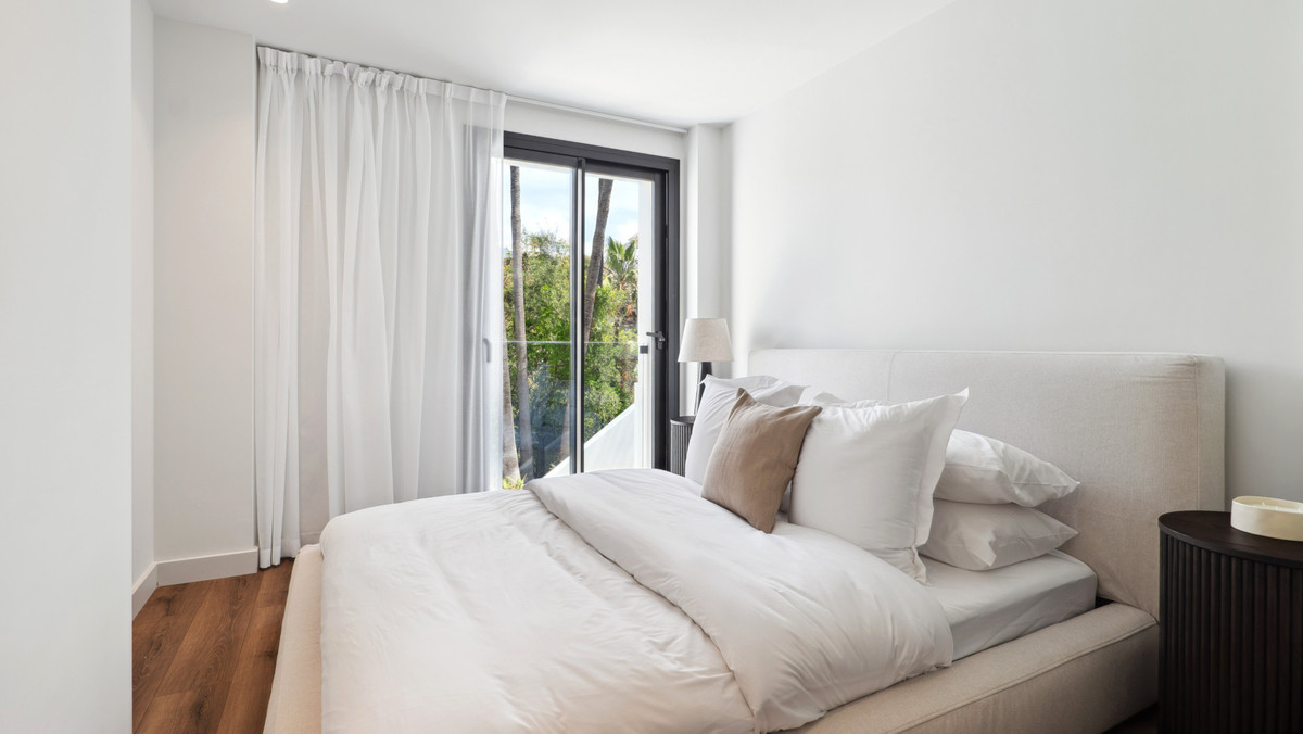 5 Bed Townhouse for sale in Nueva Andalucía Costa Del Sol, Málaga, Spain
