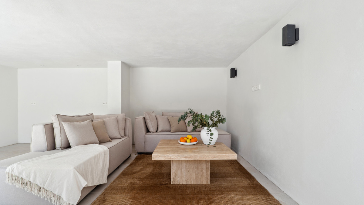 5 Bed Townhouse for sale in Nueva Andalucía Costa Del Sol, Málaga, Spain