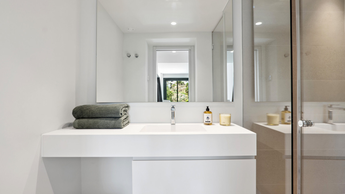 5 Bed Townhouse for sale in Nueva Andalucía Costa Del Sol, Málaga, Spain