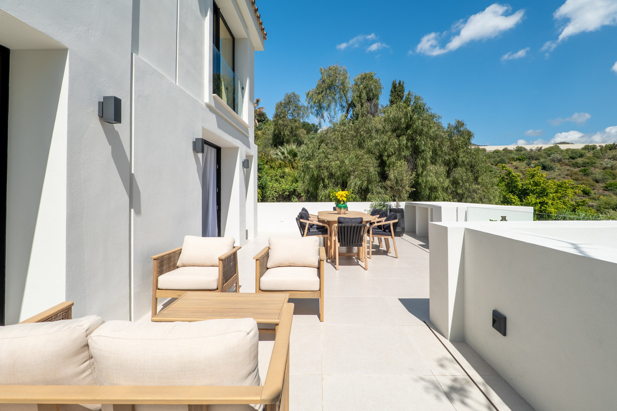 5 Bed Townhouse for sale in Nueva Andalucía Costa Del Sol, Málaga, Spain
