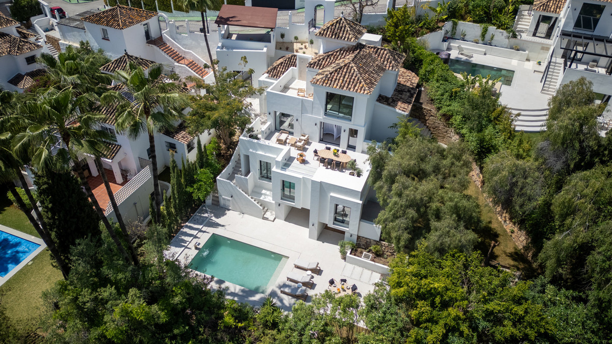 5 Bed Townhouse for sale in Nueva Andalucía Costa Del Sol, Málaga, Spain