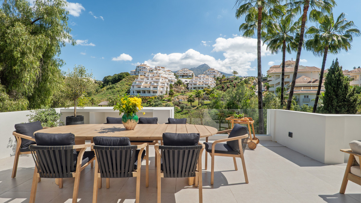 5 Bed Townhouse for sale in Nueva Andalucía Costa Del Sol, Málaga, Spain