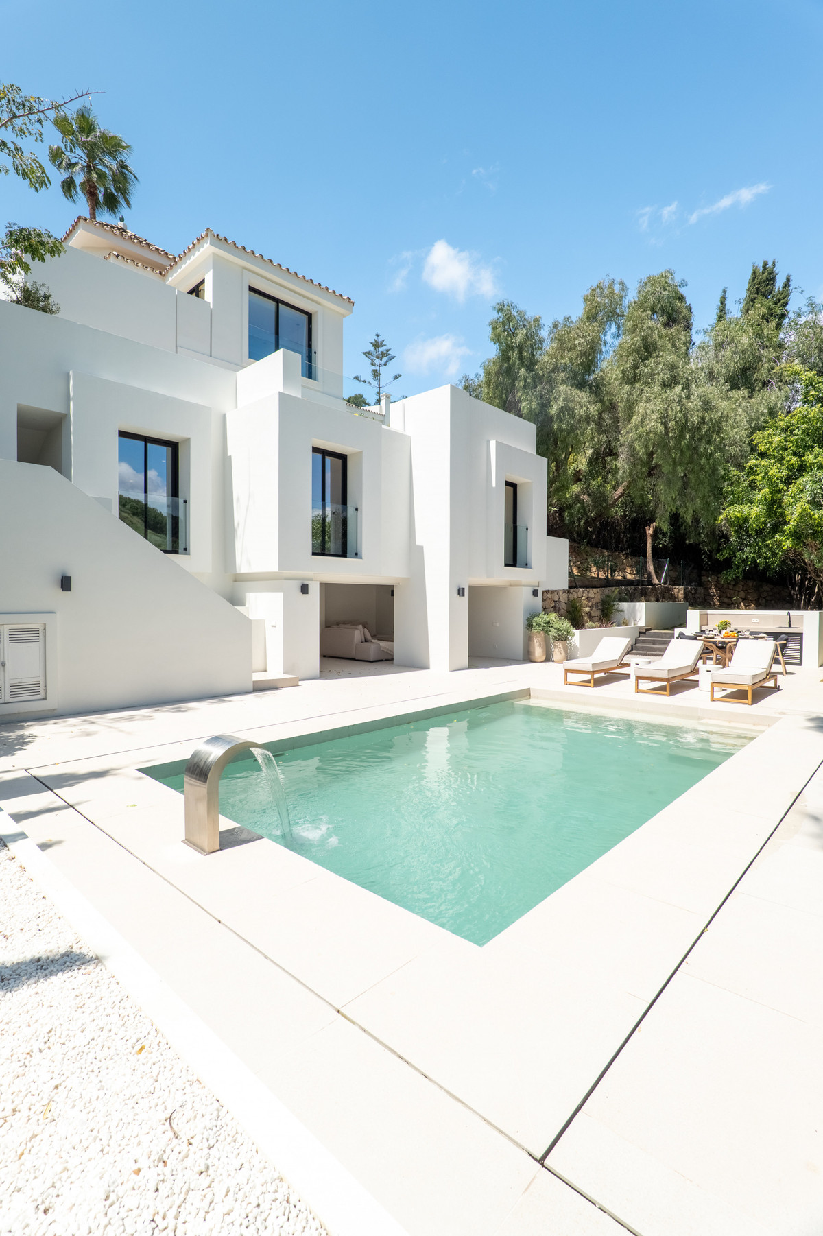 5 Bed Townhouse for sale in Nueva Andalucía Costa Del Sol, Málaga, Spain