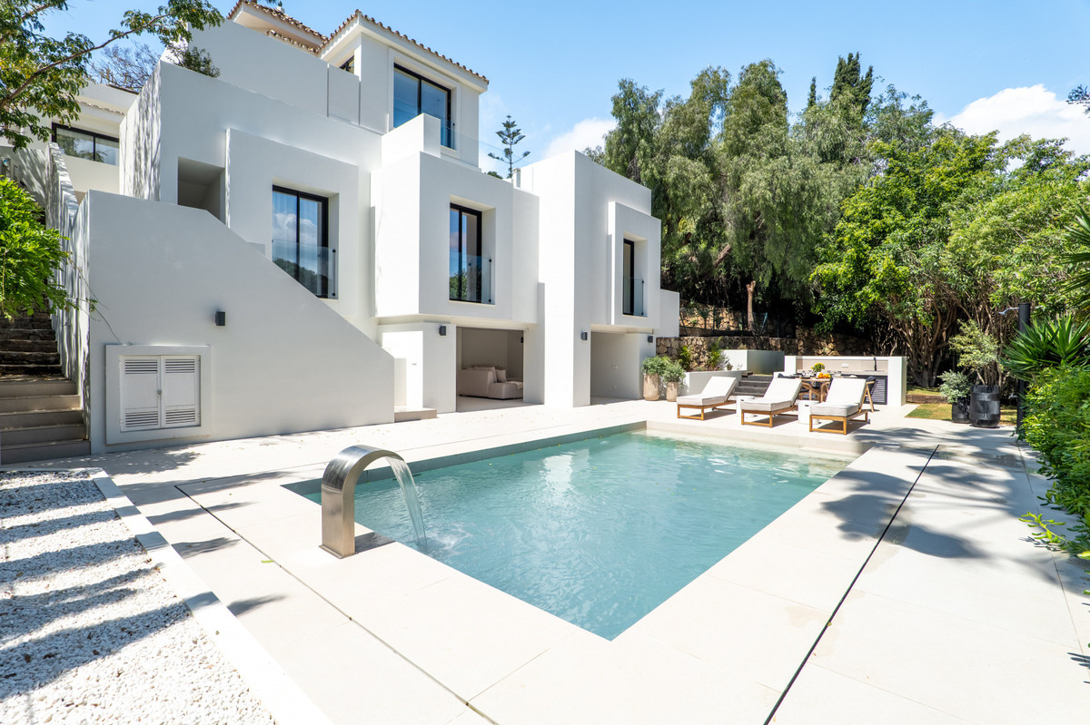 5 Bed Townhouse for sale in Nueva Andalucía Costa Del Sol, Málaga, Spain