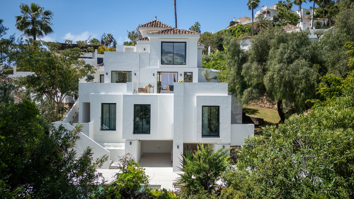 5 Bed Townhouse for sale in Nueva Andalucía Costa Del Sol, Málaga, Spain