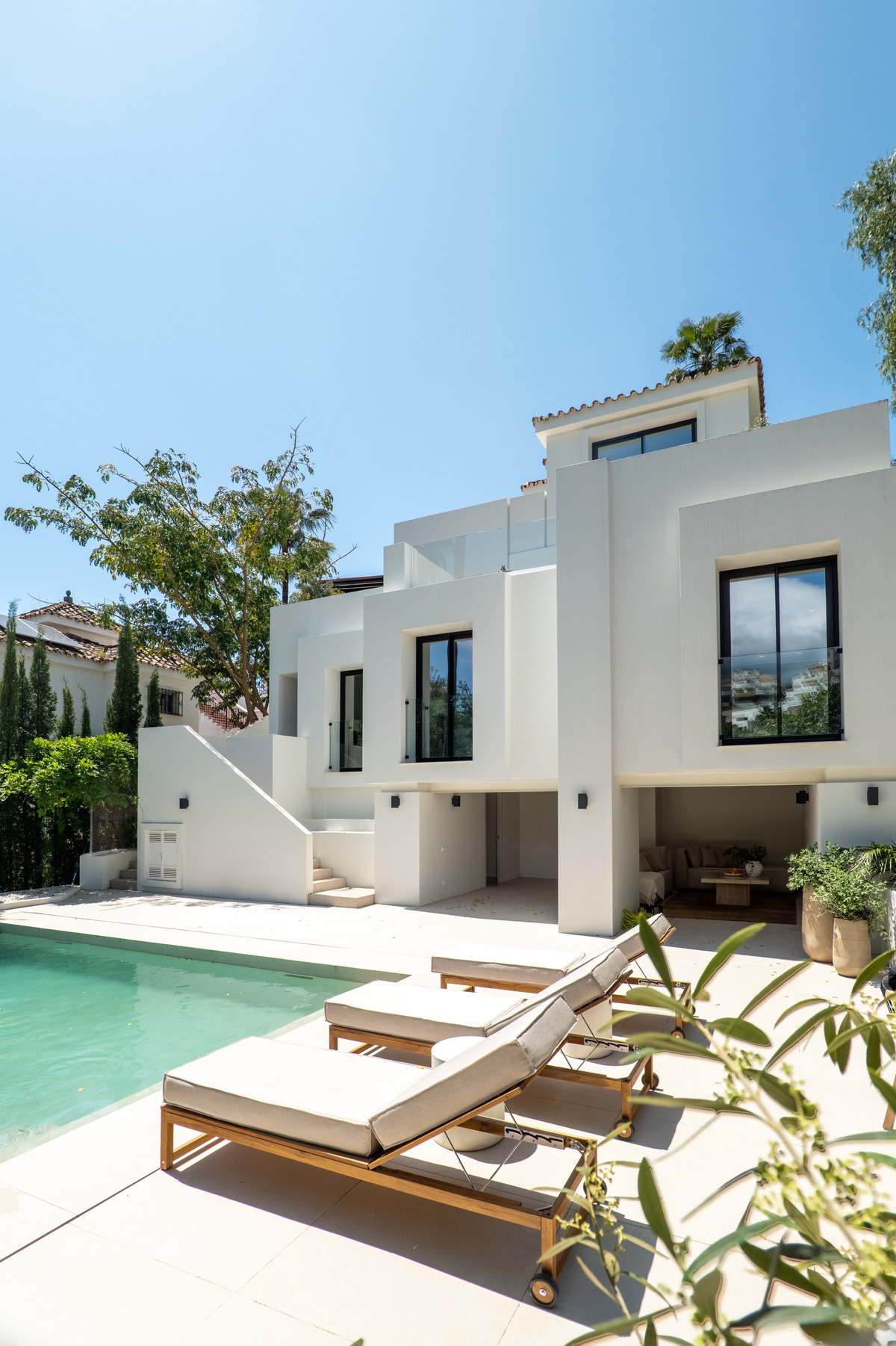 5 Bed Townhouse for sale in Nueva Andalucía Costa Del Sol, Málaga, Spain