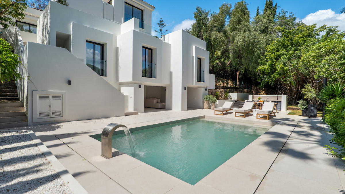 5 Bed Townhouse for sale in Nueva Andalucía Costa Del Sol, Málaga, Spain