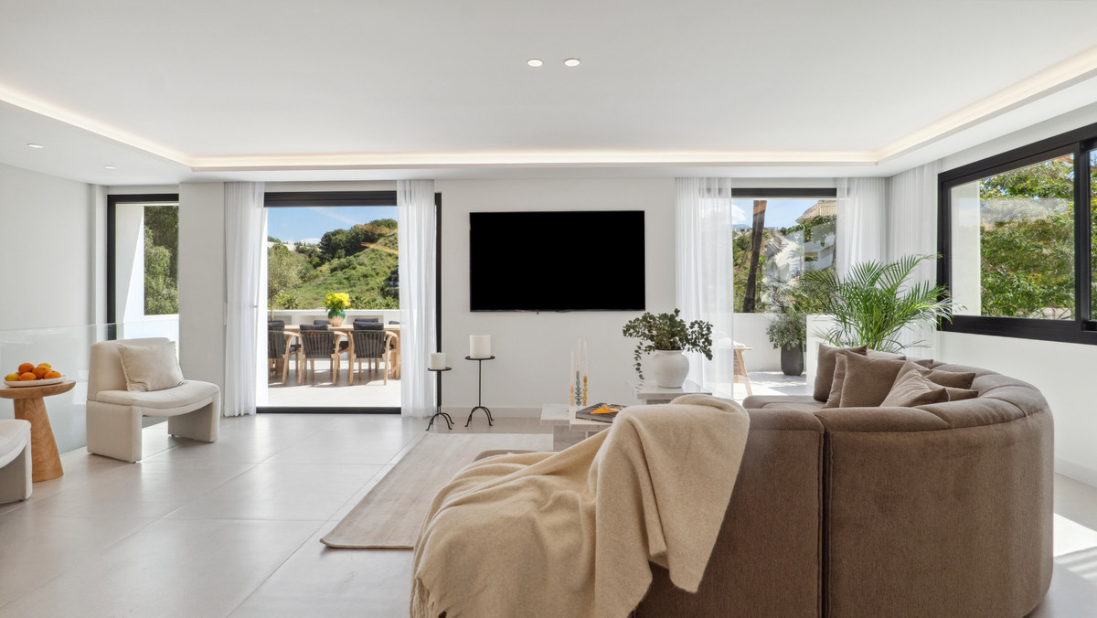 5 Bed Townhouse for sale in Nueva Andalucía Costa Del Sol, Málaga, Spain