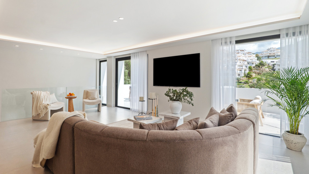 5 Bed Townhouse for sale in Nueva Andalucía Costa Del Sol, Málaga, Spain