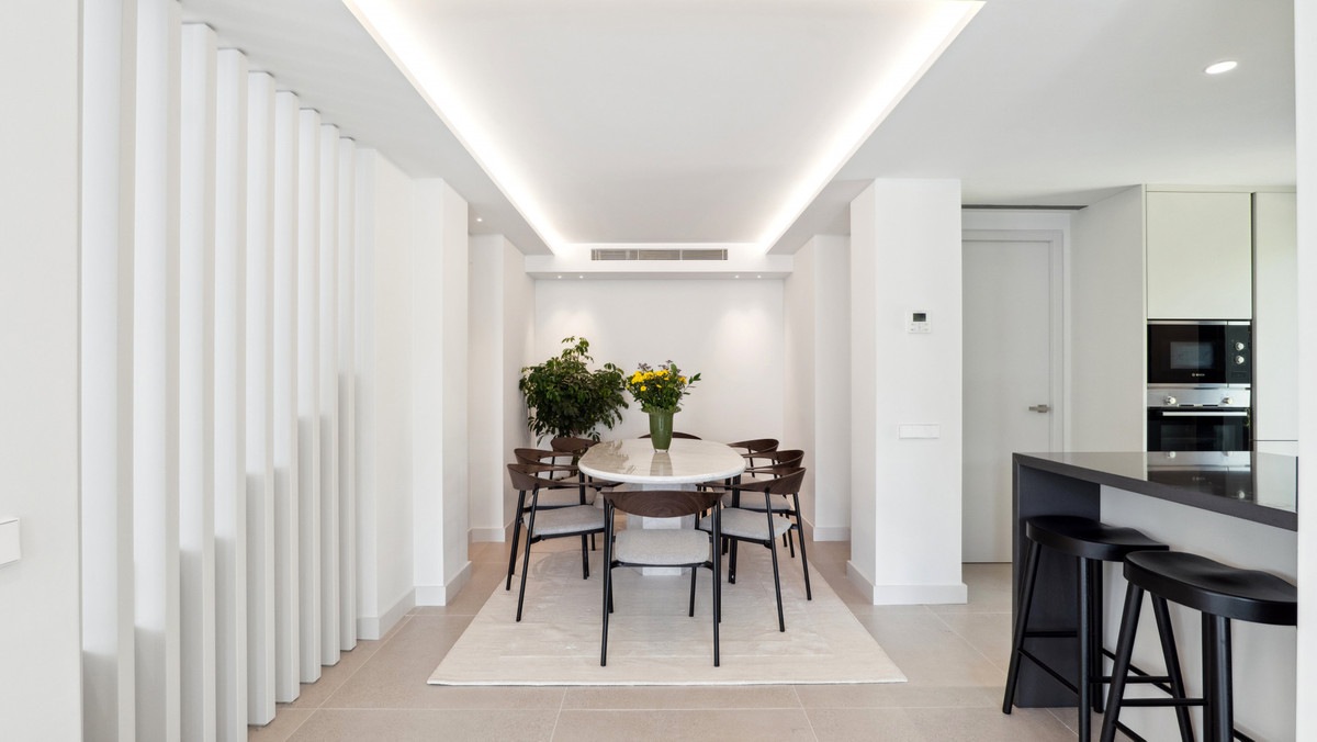 5 Bed Townhouse for sale in Nueva Andalucía Costa Del Sol, Málaga, Spain