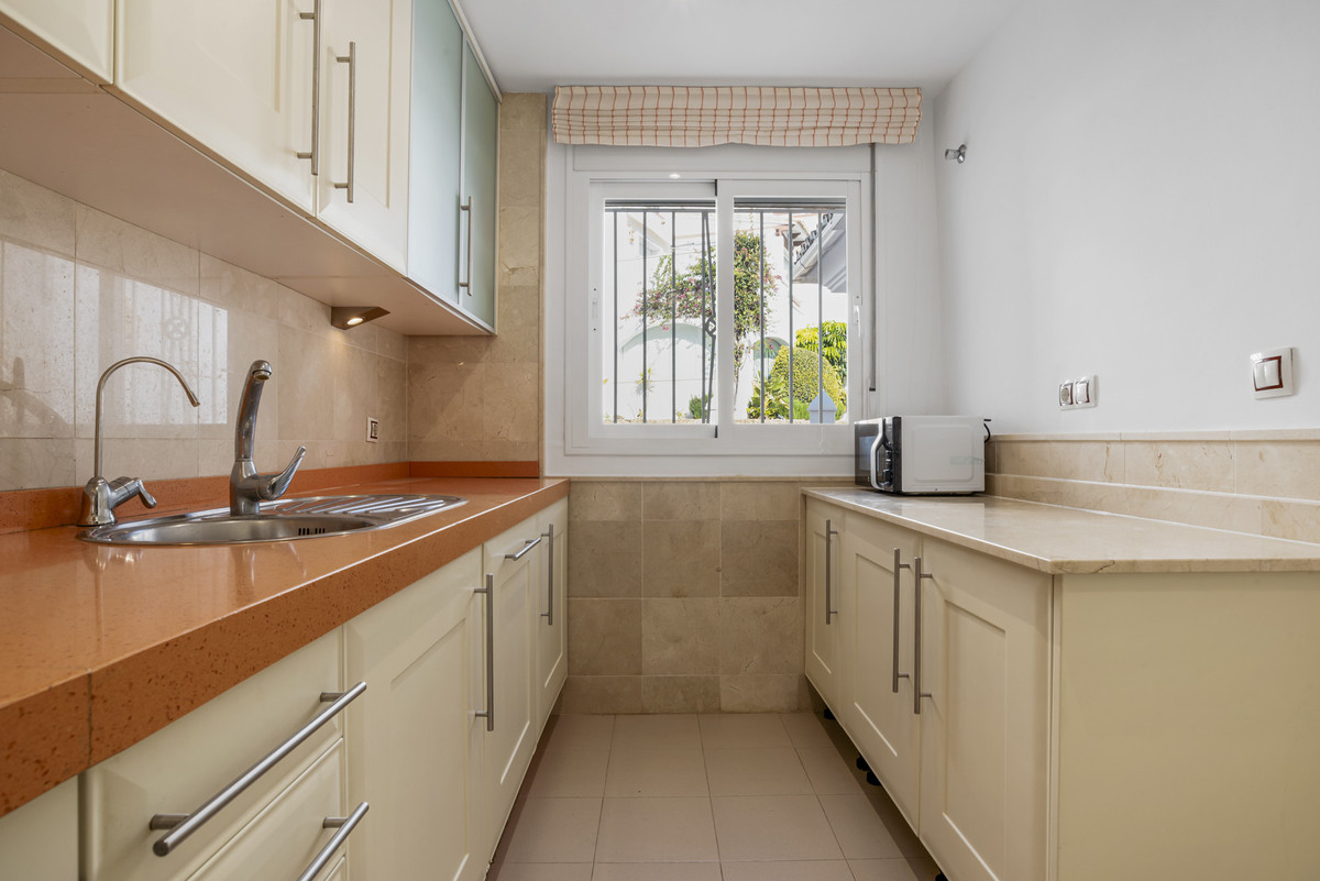 4 Bed Apartment for sale in Nueva Andalucía Costa Del Sol, Málaga, Spain