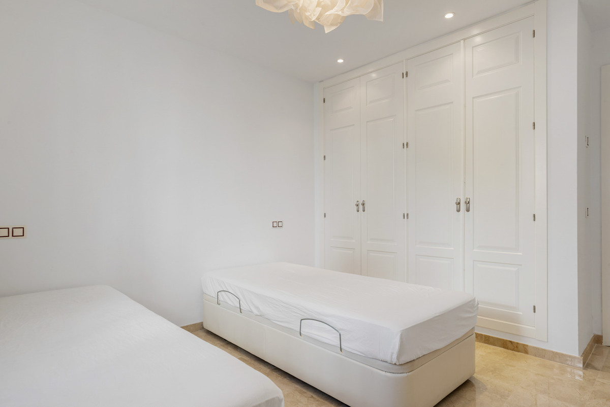 4 Bed Apartment for sale in Nueva Andalucía Costa Del Sol, Málaga, Spain