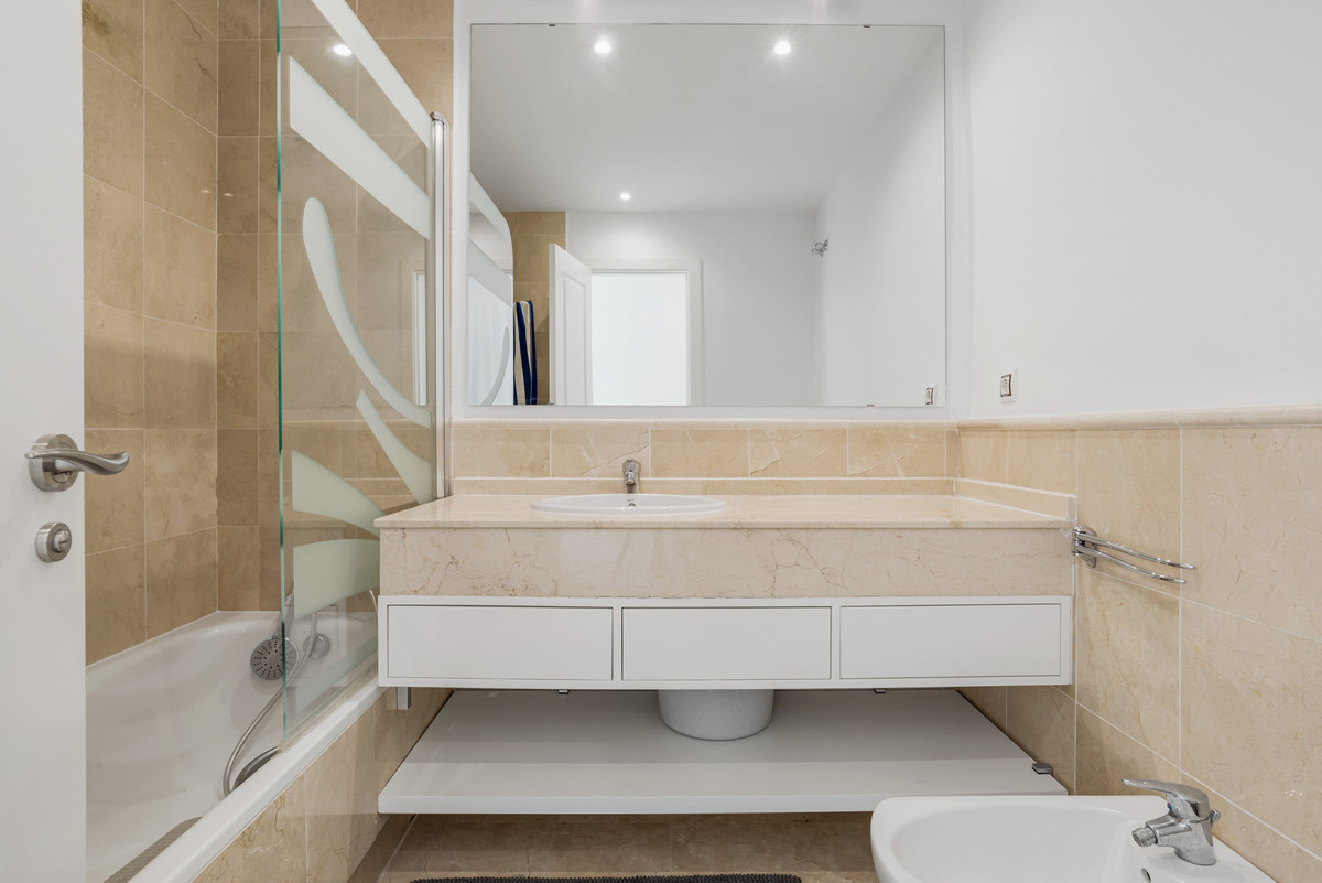 4 Bed Apartment for sale in Nueva Andalucía Costa Del Sol, Málaga, Spain