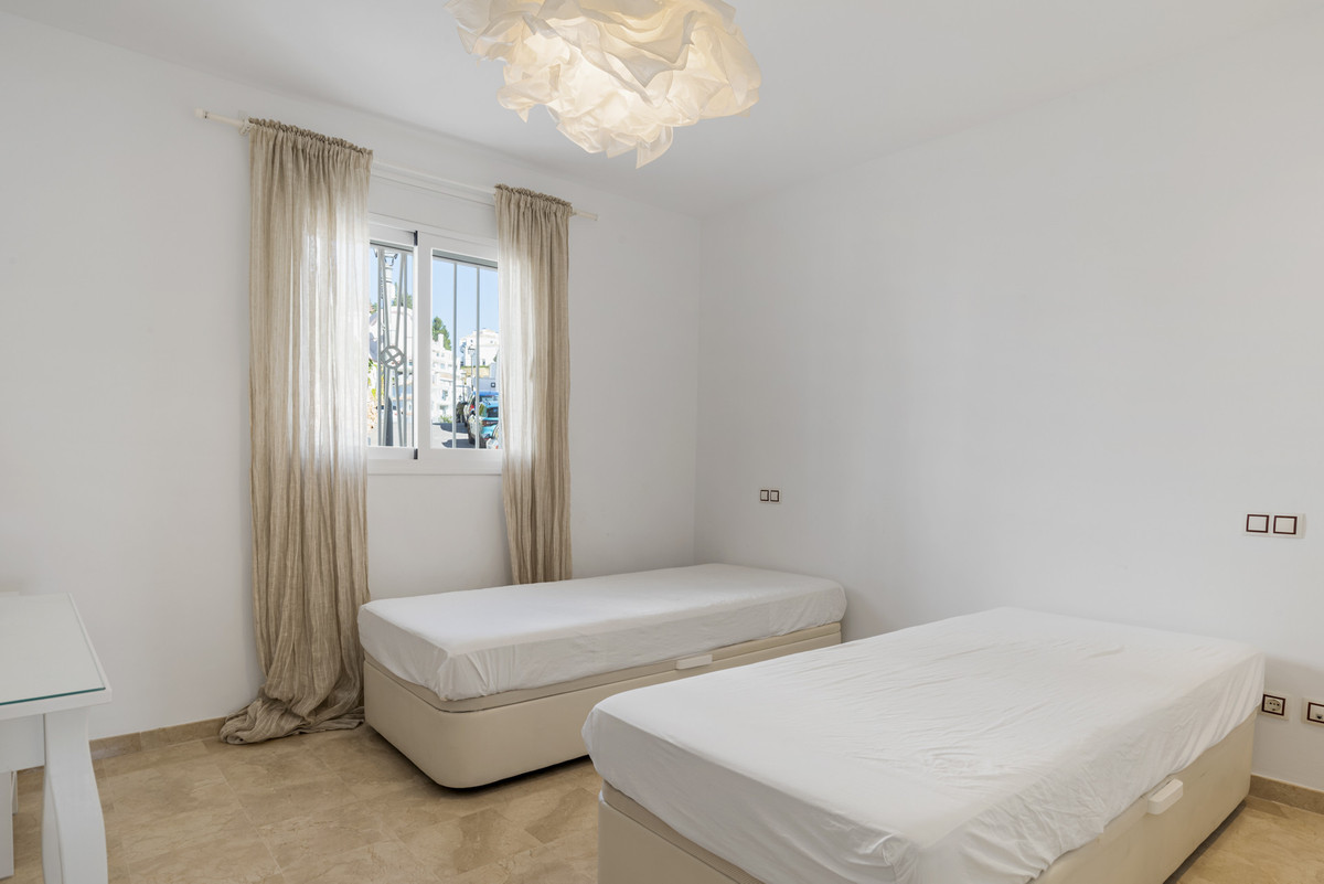 4 Bed Apartment for sale in Nueva Andalucía Costa Del Sol, Málaga, Spain