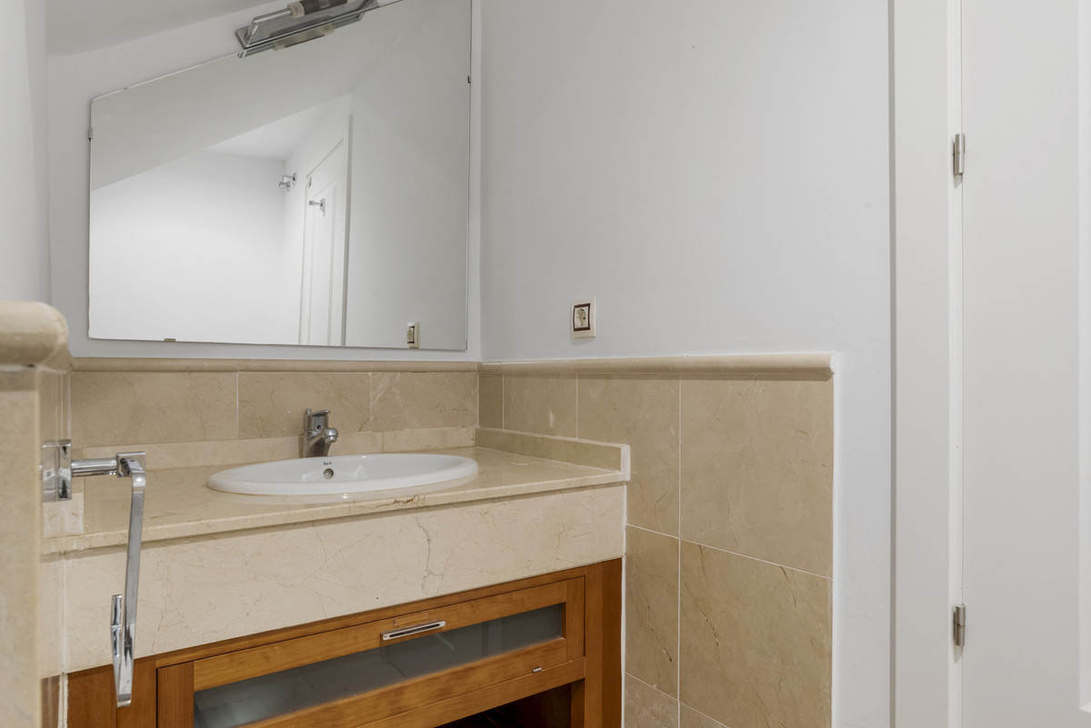 4 Bed Apartment for sale in Nueva Andalucía Costa Del Sol, Málaga, Spain