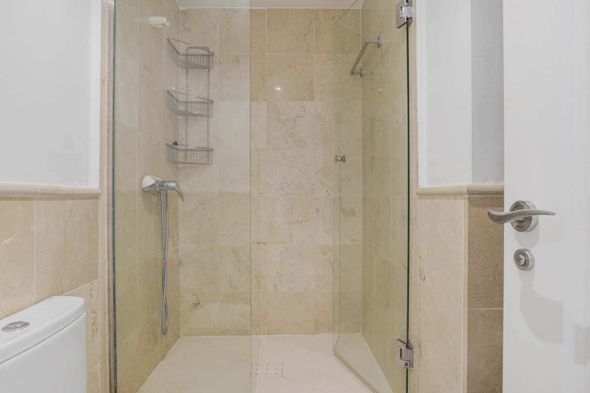 4 Bed Apartment for sale in Nueva Andalucía Costa Del Sol, Málaga, Spain