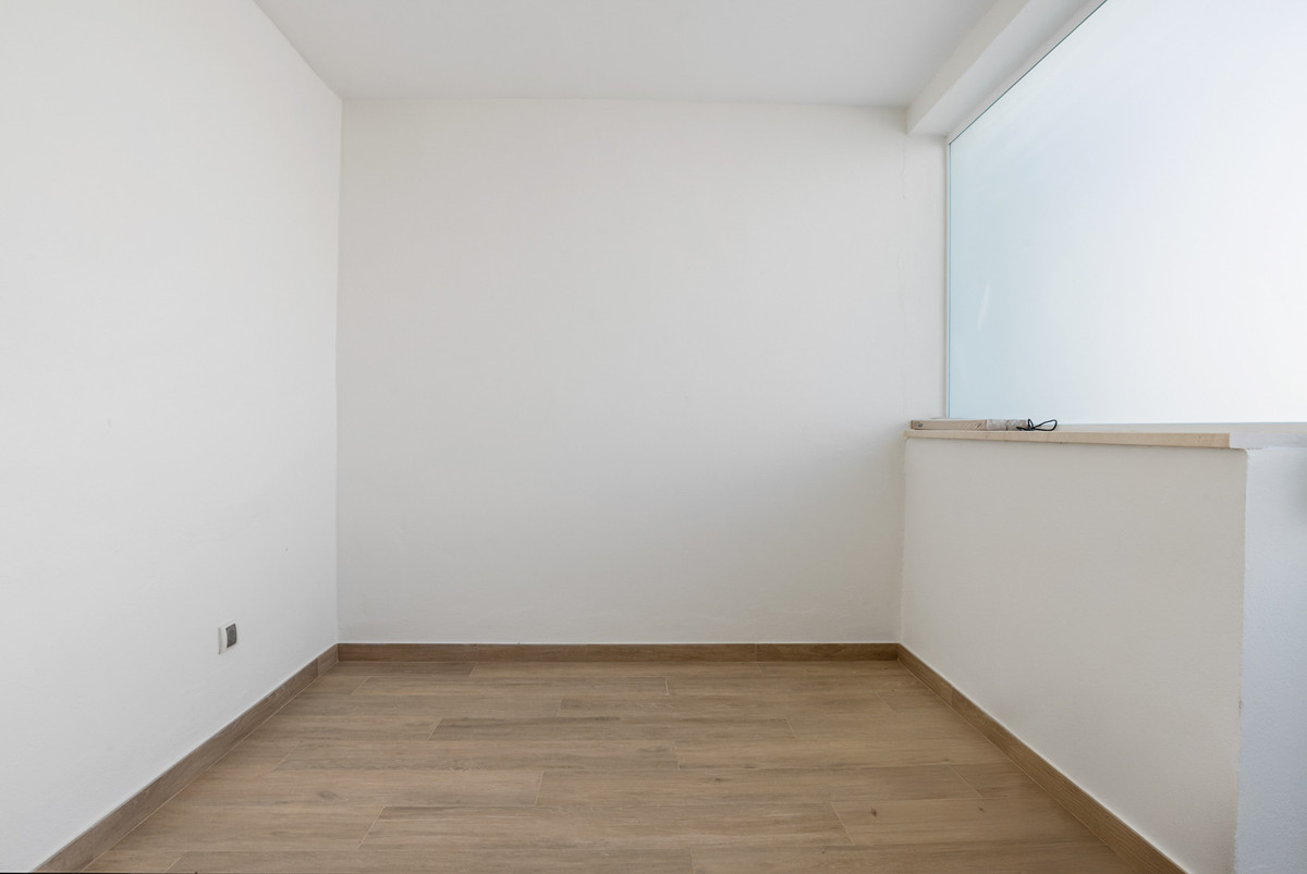 4 Bed Apartment for sale in Nueva Andalucía Costa Del Sol, Málaga, Spain