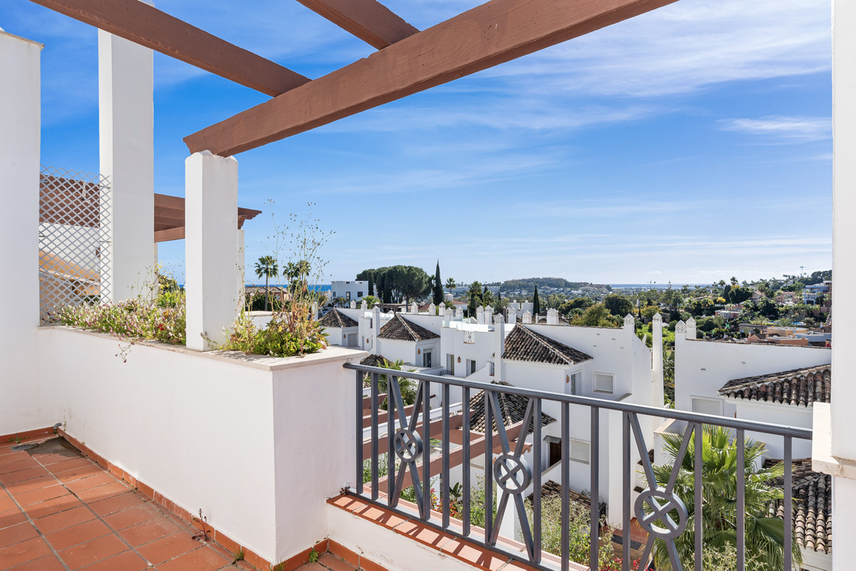 4 Bed Apartment for sale in Nueva Andalucía Costa Del Sol, Málaga, Spain