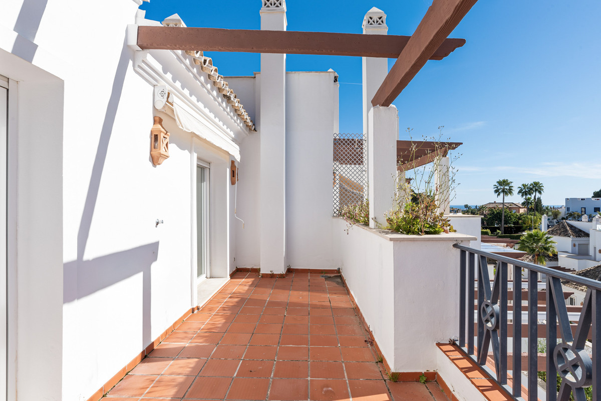 4 Bed Apartment for sale in Nueva Andalucía Costa Del Sol, Málaga, Spain
