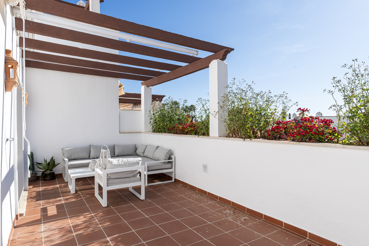4 Bed Apartment for sale in Nueva Andalucía Costa Del Sol, Málaga, Spain
