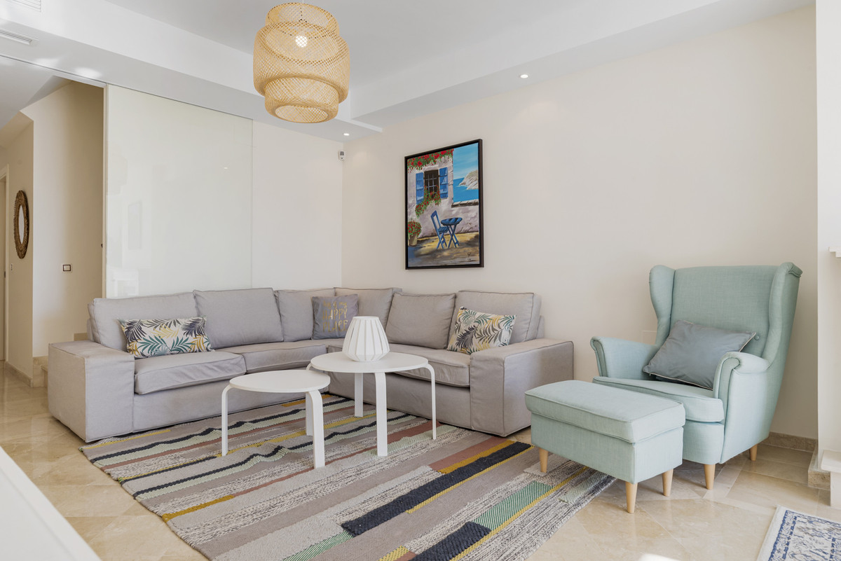 4 Bed Apartment for sale in Nueva Andalucía Costa Del Sol, Málaga, Spain