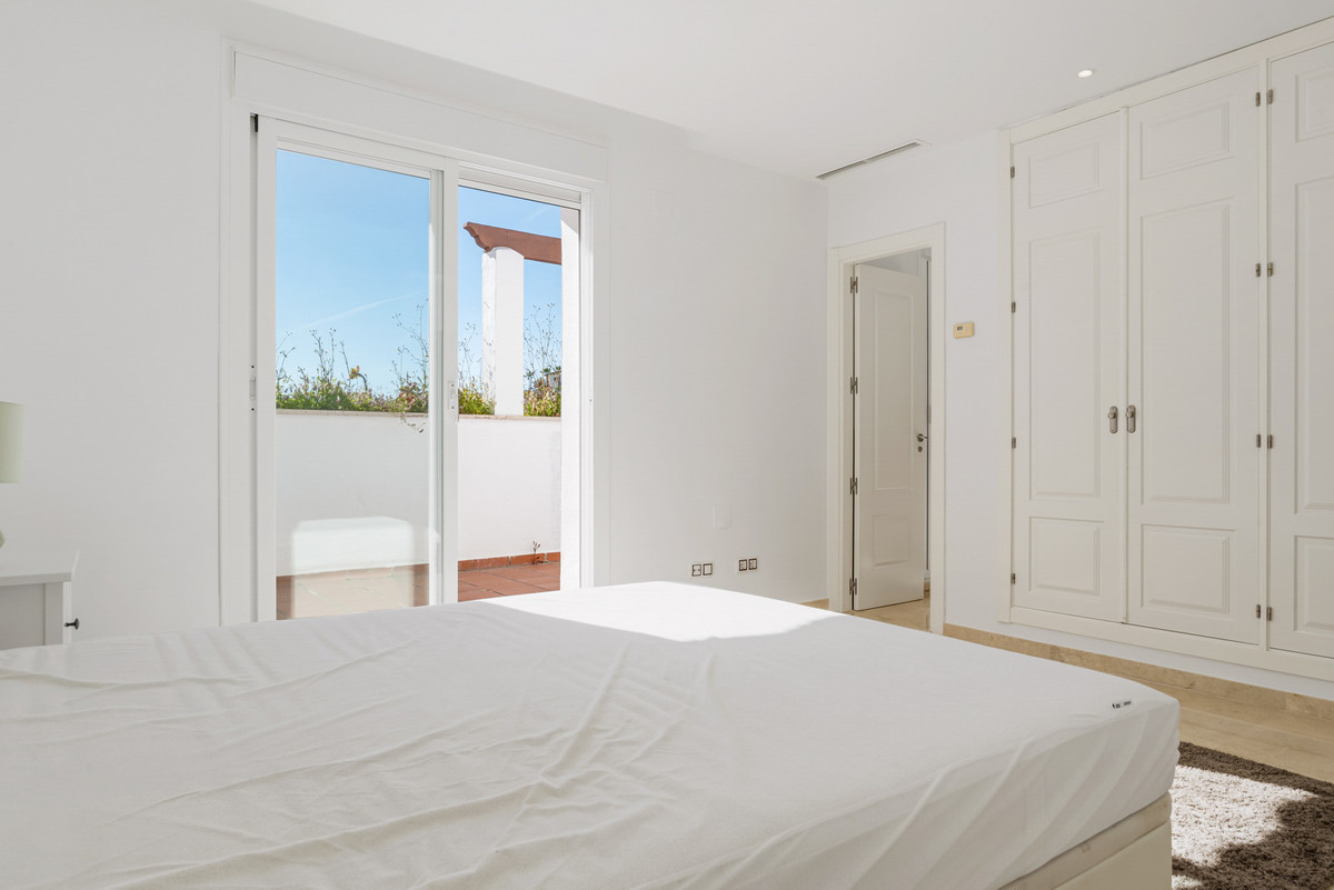 4 Bed Apartment for sale in Nueva Andalucía Costa Del Sol, Málaga, Spain