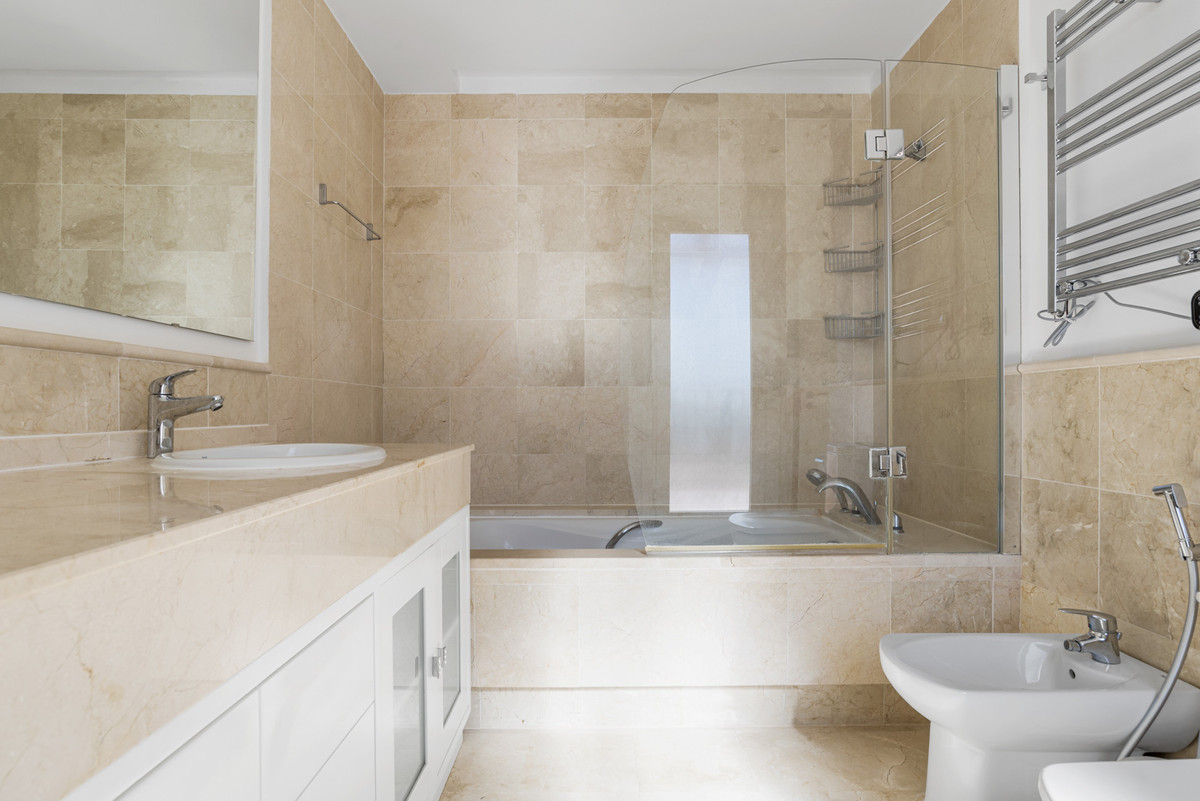 4 Bed Apartment for sale in Nueva Andalucía Costa Del Sol, Málaga, Spain